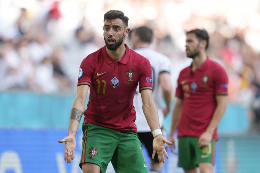 Bruno Fernandes dari Portugal bereaksi selama pertandingan sepak bola babak penyisihan grup F UEFA EURO 2020 antara Portugal dan Jerman di Munich, Jerman, 19 Juni 2021.