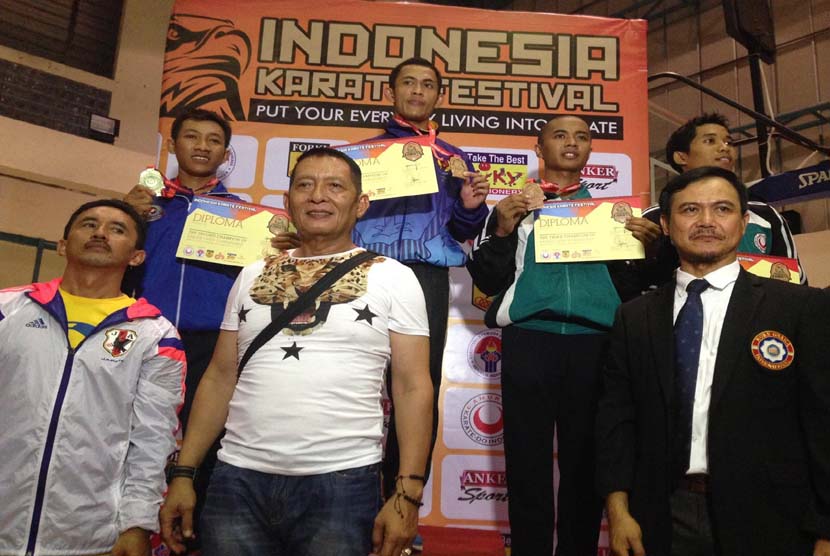 BSI berhasil merebut enam medali pada Indonesia Festival Karate Open 2015.    