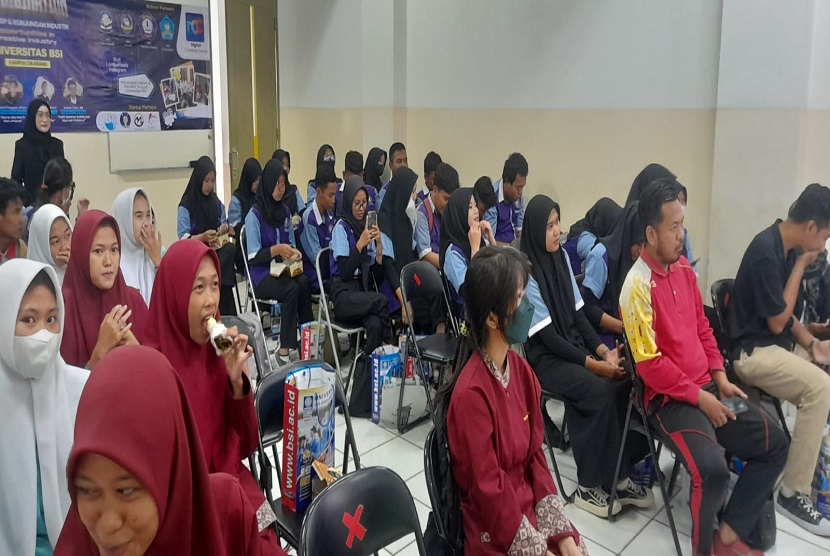 BSI Digination dengan tema Oportunities in Creative Industry sukses terlaksana di Universitas BSI kampus Cikarang, Bekasi, Jawa Barat pada Rabu, 17 Mei 2023. Hadir pada kegiatan ini SMK Teknikom Cikarang dan SMK Puja Bangsa.