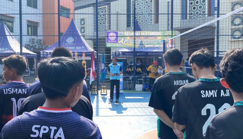BSI Flash (Festival dan Liga Antar Siswa Sekolah) 2023 kini hadir di kota Tangerang, tepatnya di BSI Sport Center, Universitas BSI (Bina Sarana Informatika) kampus BSD, Tangerang Selatan. Kegiatan BSI Flash 2023 Sport Competition ini akan dilaksanakan selama sepekan mulai Senin hingga Sabtu (22 --- 27 Mei 2023).