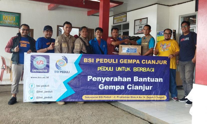 BSI Peduli memberikan bantuan bagi warga Kabupaten Cianjur, Jawa Barat yang terdampak gempa bumi.