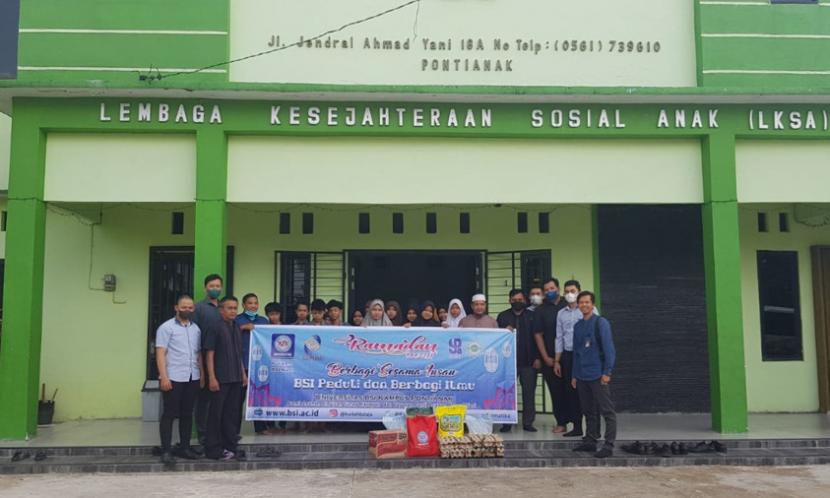 BSI Peduli merupakan rangkaian kegiatan dari kegiatan yang diselenggarakan pada bulan suci Ramadhan 1443 Hijriyah oleh para civitas akademika Universitas BSI (Bina Sarana Informatika).