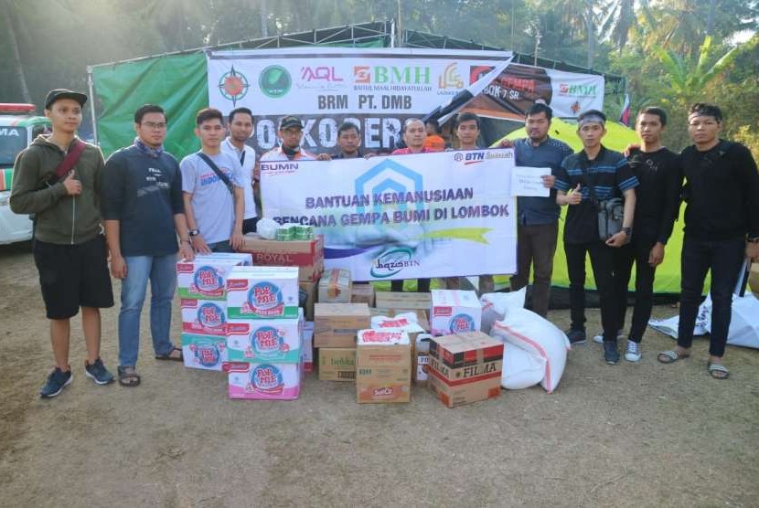 BTN menyerahkan bantuan untuk korban gempa Lombok kepada BMH.