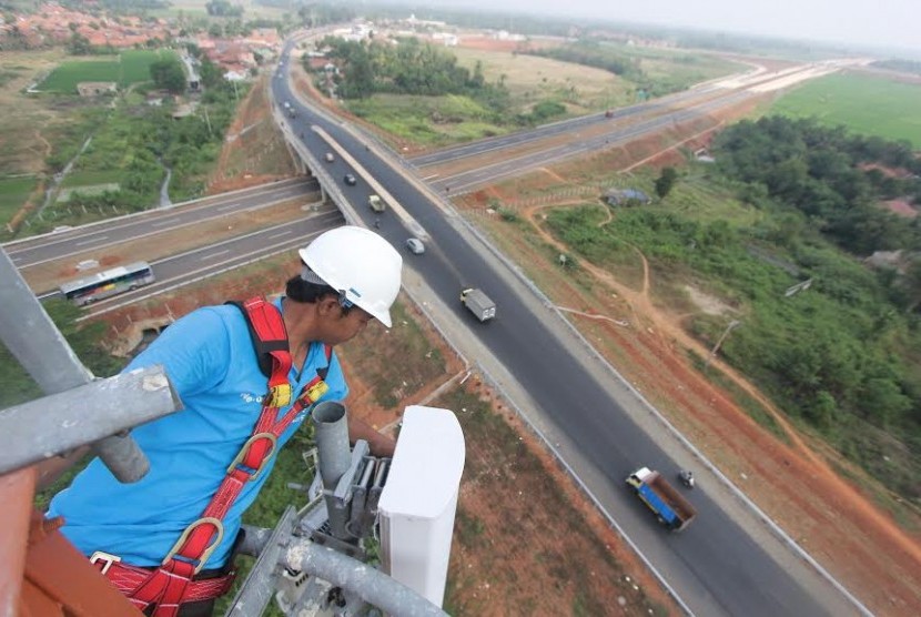 BTS XL di jalan tol Cipali