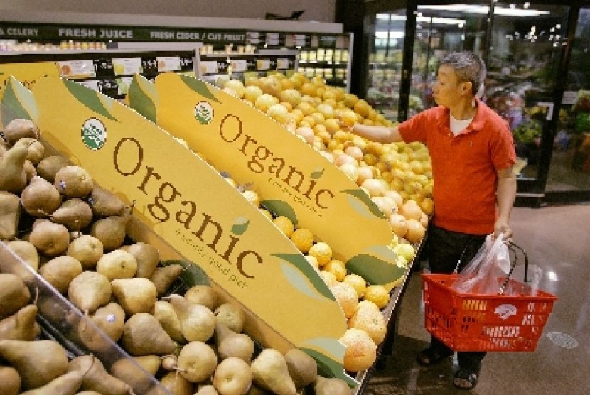 Buah dan sayur organik banyak digemari karena dipandang bebas pestisida.