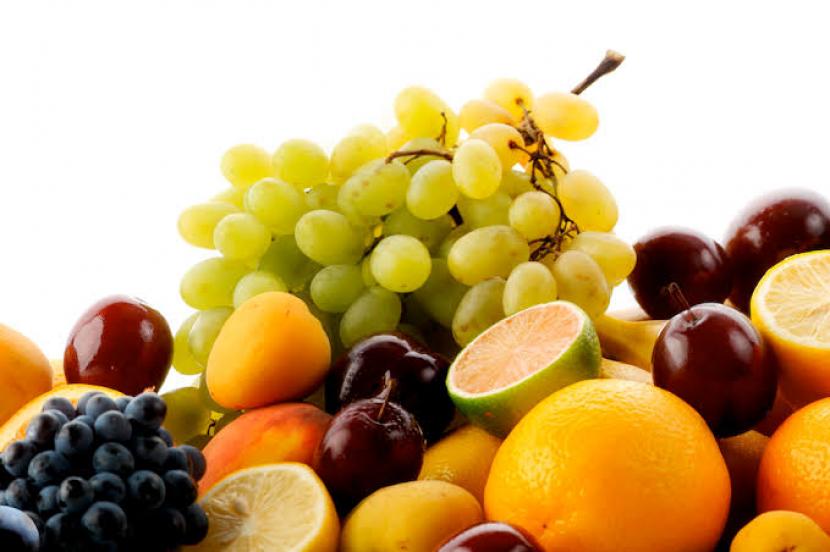 Mengonsumsi buah bisa membantu suasana hati menjadi baik.