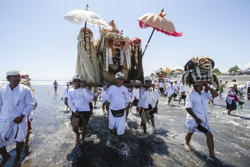 Budaya Bali menjadi salah satu daya tarik wisatawan ke Pulau Dewata.