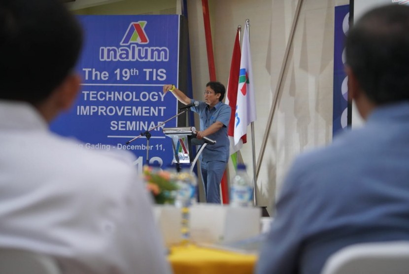 Budi Gunadi Sadikin, Direktur Utama INALUM menyampaikan arahan pada pembukaan TIS (Technology Improvement Seminar) ke-19 di Tanjung Gading (11/12).