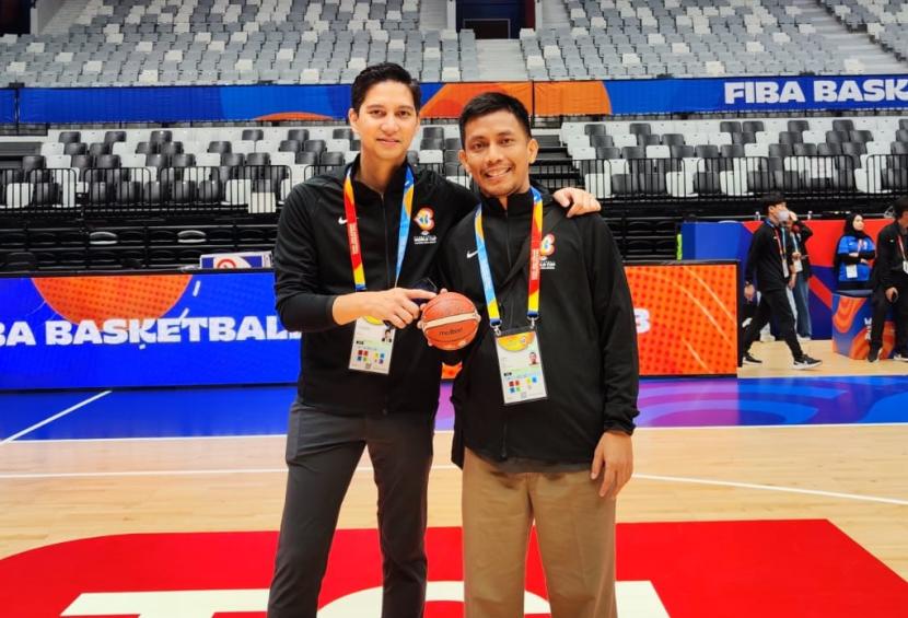 Budisatrio Djiwandono (kiri) saat menjadi Ketua LOC FIBA World Cup 2023 Jakarta. Budi baru saja terpilih menjadi ketua umum PP Perbasi periode 2024-2028.