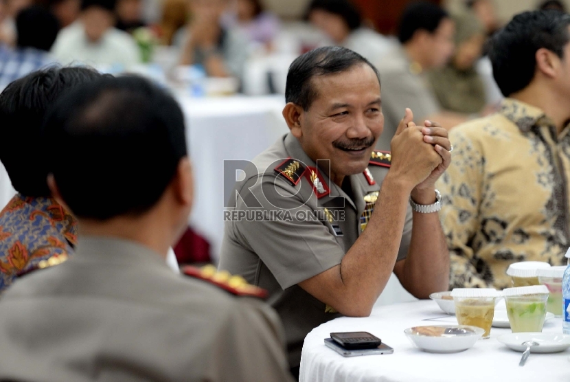 Buka Bersama Jurnalis. Kapolri Jenderal Polisi Badrodin Haiti menyapa jurnalis saat buka puasa bersama jurnalis di Mabes Polri, Jakarta, Jumat (10/7). 