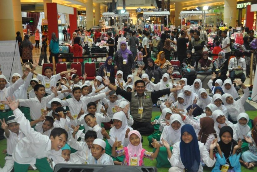 Buka bersama yang digelar Laznas BMH di Pejaten Village, Jakarta Selatan Ahad (6/7).