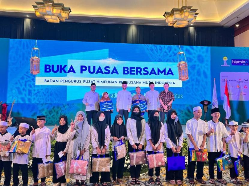 Buka puasa bersama Badan Pengurus Pusat Himpunan Pengusaha Muda Indonesia dengan anak-anak yatim, Jumat (14/4/2023). 