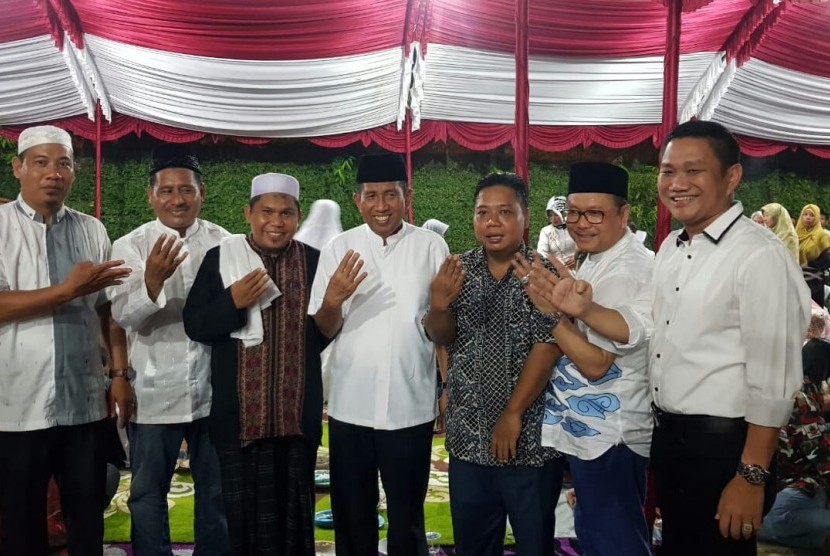 Buka Puasa Bersama Laskar Merah Putih Kaltim dengan anak yatim di Balikpapan, Kalimantan Timur, Senin (4/6).