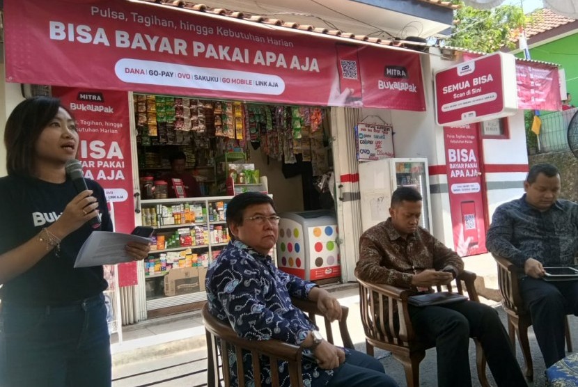 Pemerintah Provinsi Sulawesi Tengah menjajaki kerja sama dalam bentuk pemasaran secara daring produk-produk dihasilkan pelaku usaha mikro kecil dan menengah (UMKM) dengan Bukalapak.