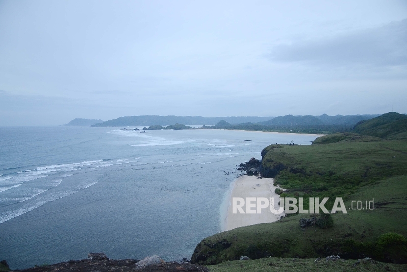 Bukit Merese Tanjung Aan, Lombok, NTB, Jumat (27/1). Mandalika, Wisata Syariah