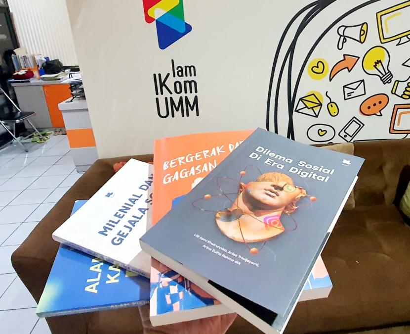 Buku baru karya mahasiswa Program Studi Ilmu Komunikasi Universitas Muhammadiyah Malang (UMM).
