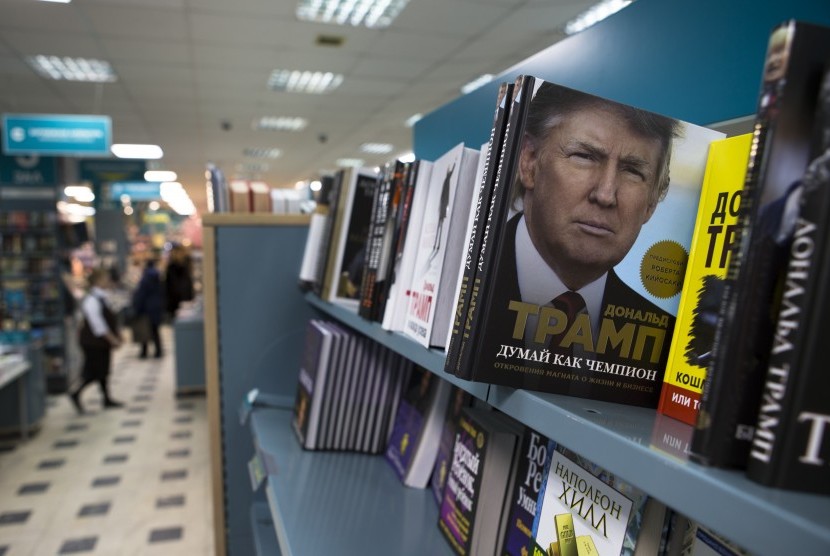 Buku Donald Trump dalam bahasa Rusia