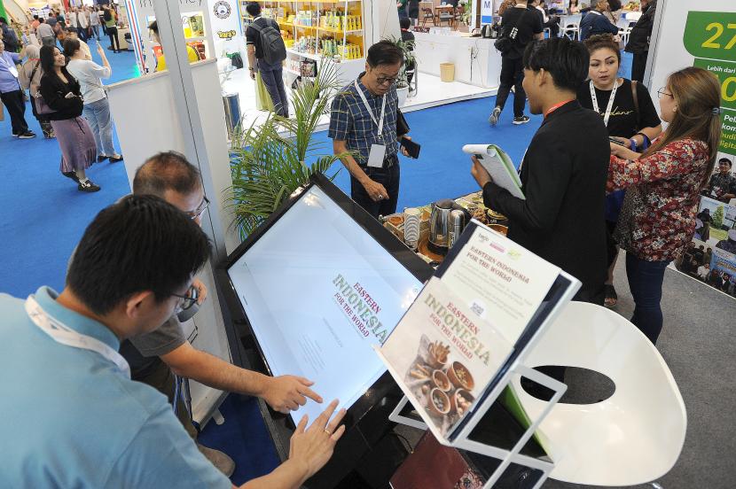 Buku Eastern Indonesia For The World, The Story of Eastern Indonesian Food Commodities yang diluncurkan pada ajang Trade Expo Indonesia (TEI) 2023, Kamis (19/10/2023). 