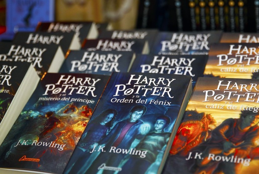 Nama JK Rowling dihapus dari novel Harry Potter yang dijual di salah satu situs web penjualan buku di Toronto, Kanada. Penggemar pun protes atas tindakan tersebut. (ilustrasi)