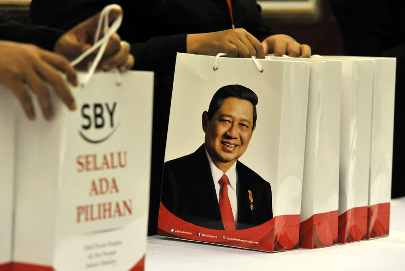   Buku karya Presiden Susilo Bambang Yudhoyono saat diluncurkan di JCC Senayan, Jakarta, Jumat (17/1). 