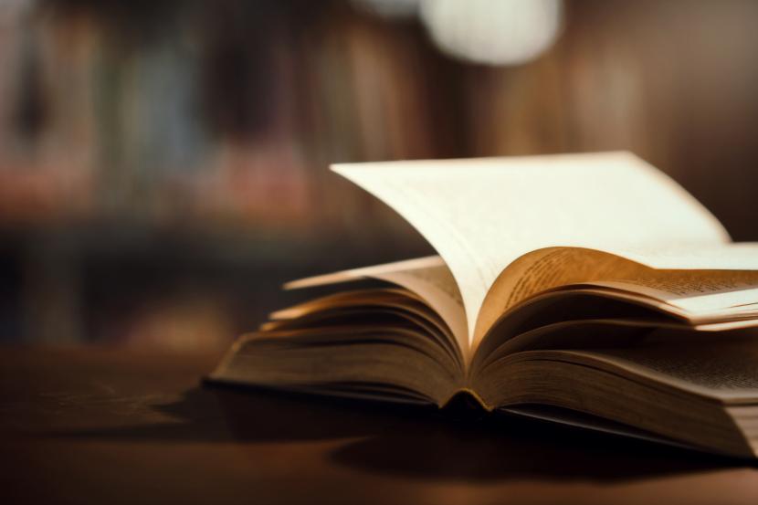 Naskah Khutbah Jumat: Baca dan Belanja Buku