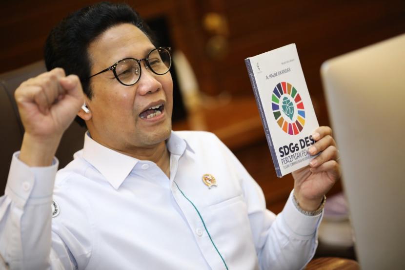 Buku SDGs Desa karya Menteri Desa, Pembangunan Daerah Tertinggal dan Transmigrasi Abdul Halim Iskandar pada Senin (21/12) diluncurkan oleh penerbit Yayasan Obor Indonesia secara virtual.