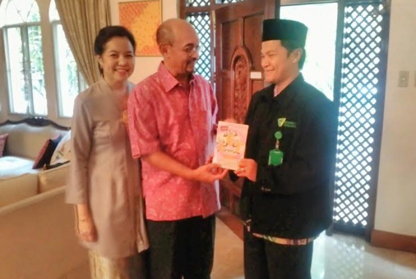 Buku SET yang menggagas Empowering Indonesia diperkenalkan di Manila.