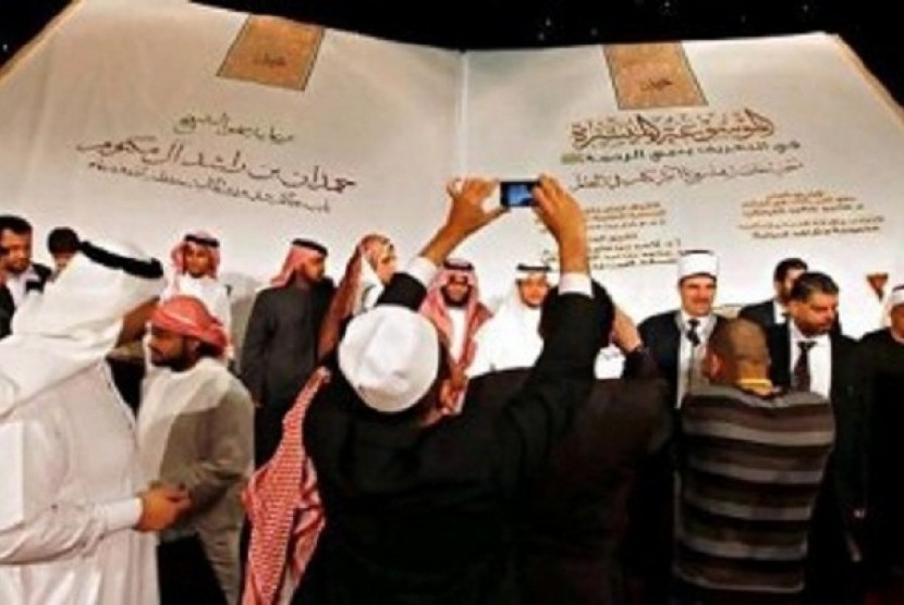Buku 'This is Muhammad' yang diluncurkan di Abu Dhabi, Uni Emirates Arab dinobatkan menjadi buku terbesar di dunia.