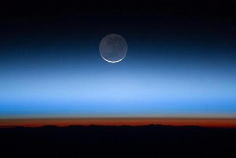 Bulan dari hasil jepretan tim NASA di Stasiun Luar Angkasa Internasional. 