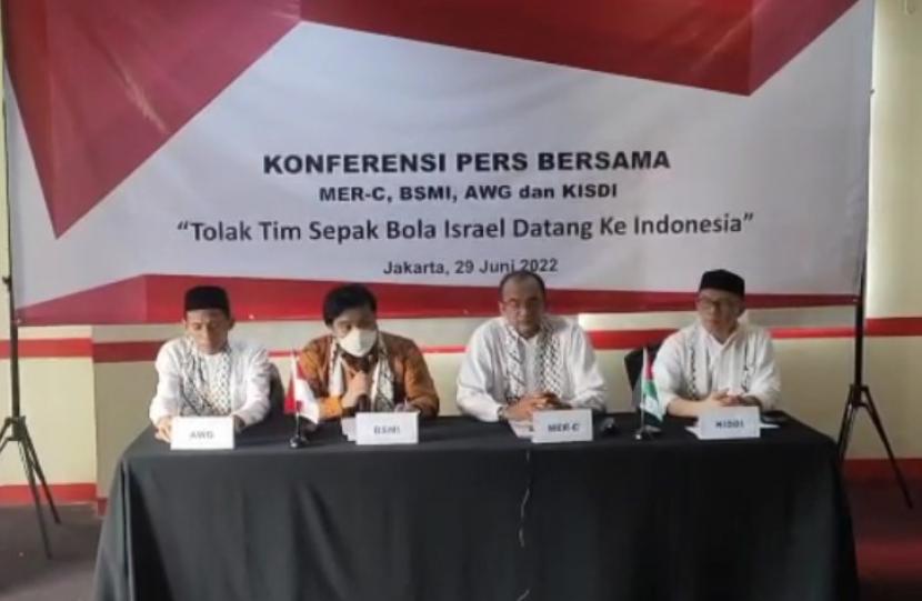 Bulan Sabit Merah Indonesia (BSMI) bersama dengan lembaga kemanusiaan untuk Palestina Medical Emergency Rescue Committee (MER-C), Aqsa Working Group (AWG) dan Komite Indonesia untuk Solidaritas Dunia Islam (KISDI) menyatakan menolak timnas U-20 Israel bertanding dalam Piala Dunia U-20 2023 di Indonesia.