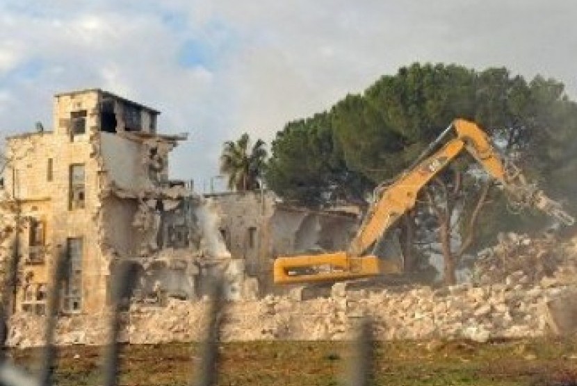 Buldoser Israel menghancurkan rumah dan kebun warga Palestina (ilustrasi).