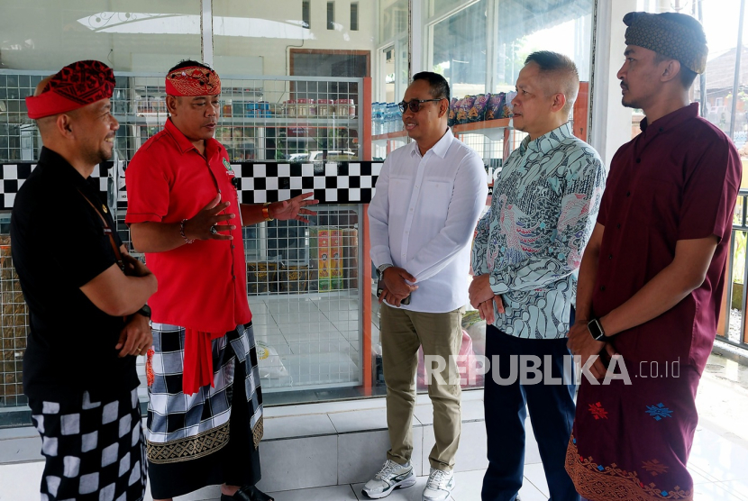 BUMD Dharma Santhika dan Mbizmarket jalin kerja sama e-marketplace mitra resmi Lembaga Kebijakan Pengadaan Barang dan Jasa Pemerintah Republik Indonesia (LKPP RI). Kolaborasi ini untuk memperkuat transparansi, efisiensi, serta pemberdayaan ekonomi lokal melalui pengadaan barang dan jasa pemerintah Kabupaten Tabanan.