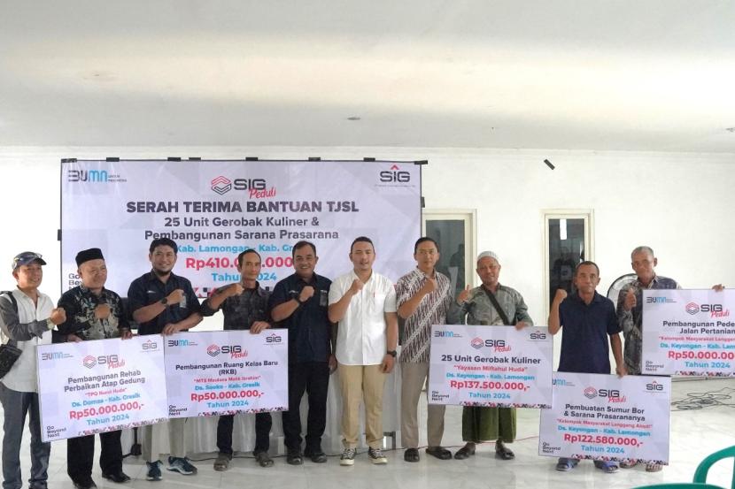 SIG membantu pengembangan usaha mikro, pembangunan infrastruktur pertanian, serta peningkatan kualitas fasilitas pendidikan di Kabupaten Lamongan dan Gresik, Jawa Timur.