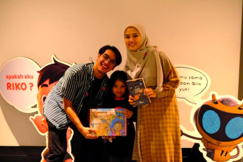 Bunda Herfiza bersama Ricky Harun