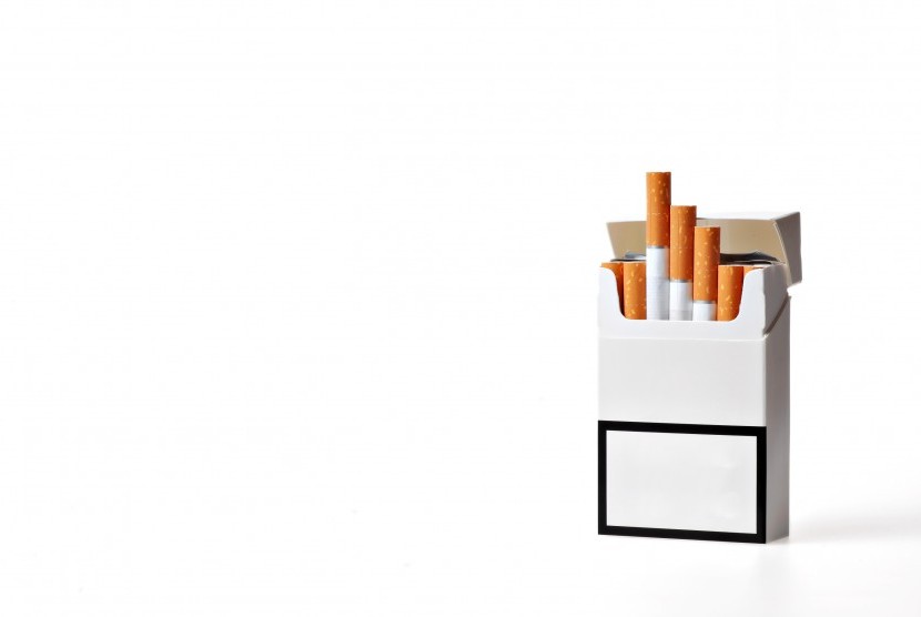 Bungkus rokok yang polos tanpa merek. Kemenkes menargetkan kebijakan bungkus rokok polos terealisasi pada 2021. 