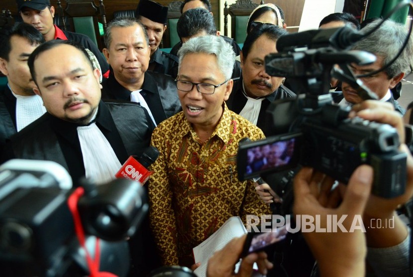 Buni Yani menjalani sidang lanjutan perkara dugaan pelanggaran informasi dan transaksi elektronik di di Gedung Arsip dan Perpustakaan, Jl Seram, Kota Bandung, Selasa (4/7). 