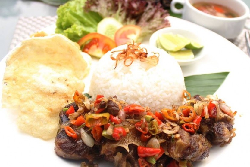 Buntut goreng sambal matah