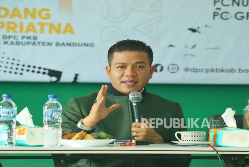 Bupati Bandung Dadang Supriatna berencana akan membentuk Satuan Tugas (Satgas) Penertiban Perizinan Tempat Usaha di Kabupaten Bandung untuk meningkatkan pendapatan asli daerah (PAD).