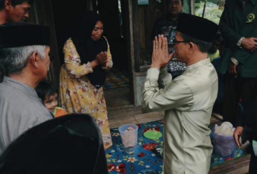 Bupati Bandung Dadang Supriatna bersama jajaran Organisasi Perangkat Daerah (OPD) Kabupaten Bandung sedang melaksanakan kegiataan Jumat Keliling (Jumling) ke-86, Jumat (12/1/2024).