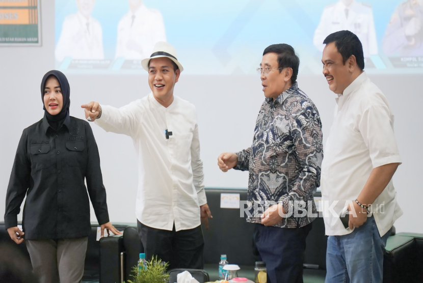 Bupati Bandung Dadang Supriatna memimpin langsung pembahasan penanganan persoalan banjir di kawasan Cidawolong, Jumat (9/5/2025).