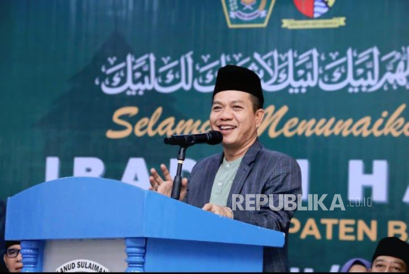 Bupati Bandung Dadang Supriatna menegaskan akan menjatuhkan sanksi pada pesantren yang tak memiliki izin operasional.