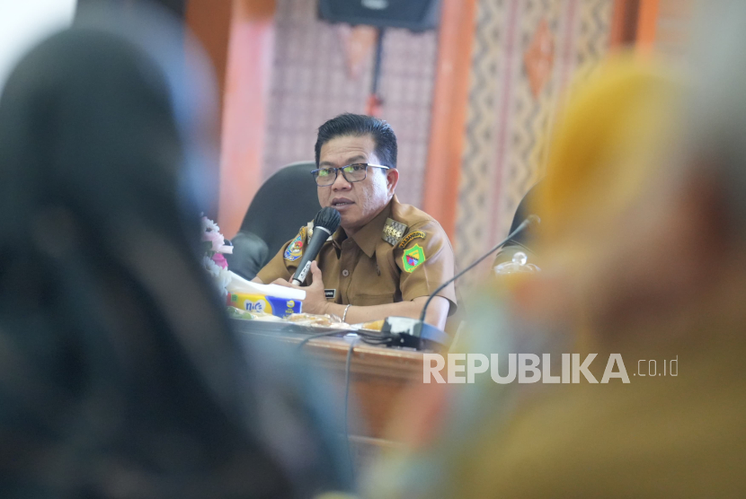 Bupati Bandung Dadang Supriatna menegaskan untuk menjaga stabilitas fiskal, pemda akan menyesuaikan skema anggaran termasukan penyesuaian tunjanngan kinerja ASN.