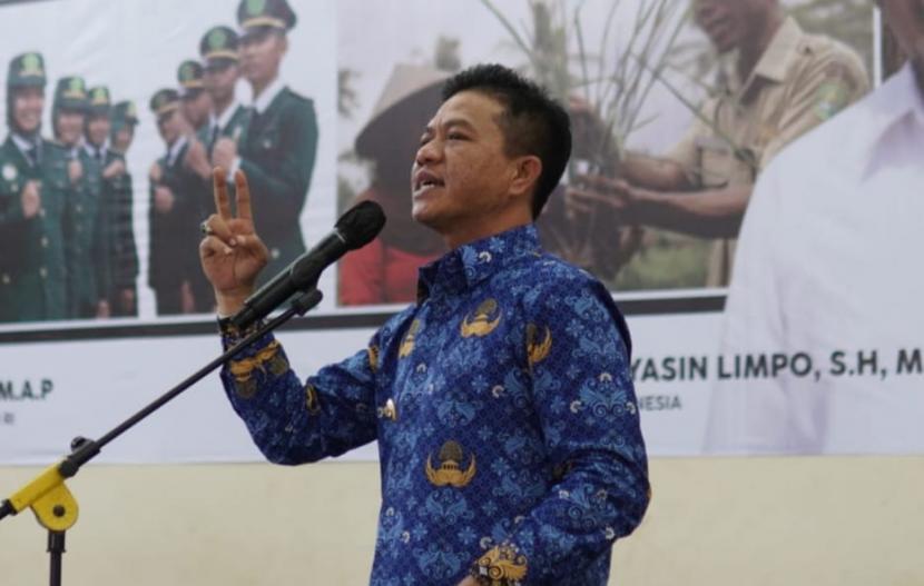 Bupati Bandung HM Dadang Supriatna mengatakan, sekolah di tingkat SMP masih kurang sekitar 48 unit sekolah.