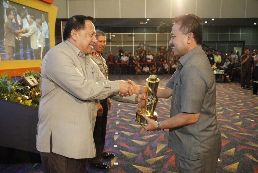 Bupati Banjar menerima penghargaan Wahana Tata Nugraha dari Kementrian Perhubungan