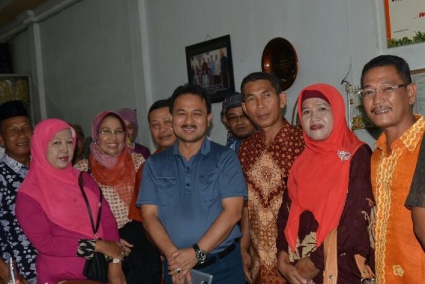 Bupati Banjar Sultan H Khairul Saleh (tengah) bersilaturahim bersama Kerukunan Keluarga Banjar di Jambi, Jumat (19/12) malam.