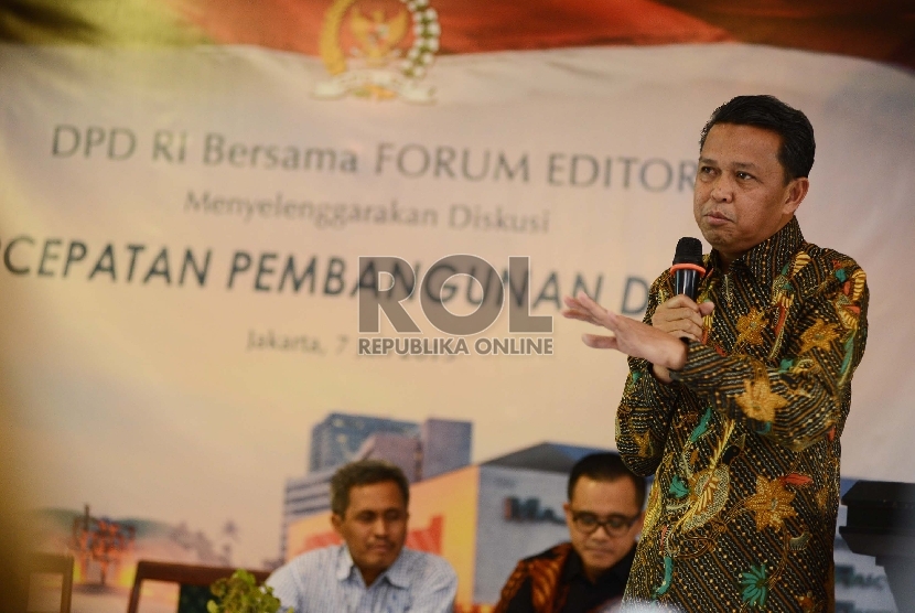  Bupati Bantaeng Nurdin Abdullah memaparkan penhjelasannya dalam diskusi yang bertemakan 