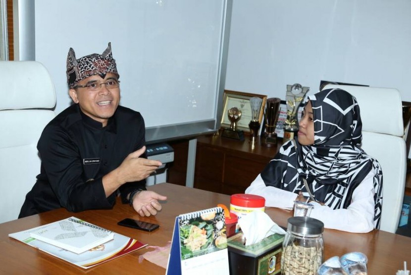 Bupati Banyuwangi Abdullah Azwar Anas bersama Afi Nihaya Paradisa.