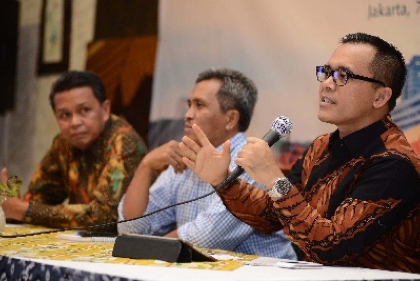 Bupati Banyuwangi Abdullah Azwar Anas (kanan).