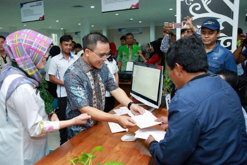 Bupati Banyuwangi, Abdullah Azwar Anas meluncurkan Mal Pelayanan Publik, Jumat (6/10).