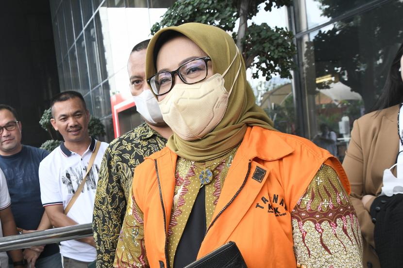 Terdakwa Bupati Bogor nonaktif Ade Yasin (tengah). Saksi KPK mengungkap hubungan Ade Yasin dengan Ihsan Ayatullah.